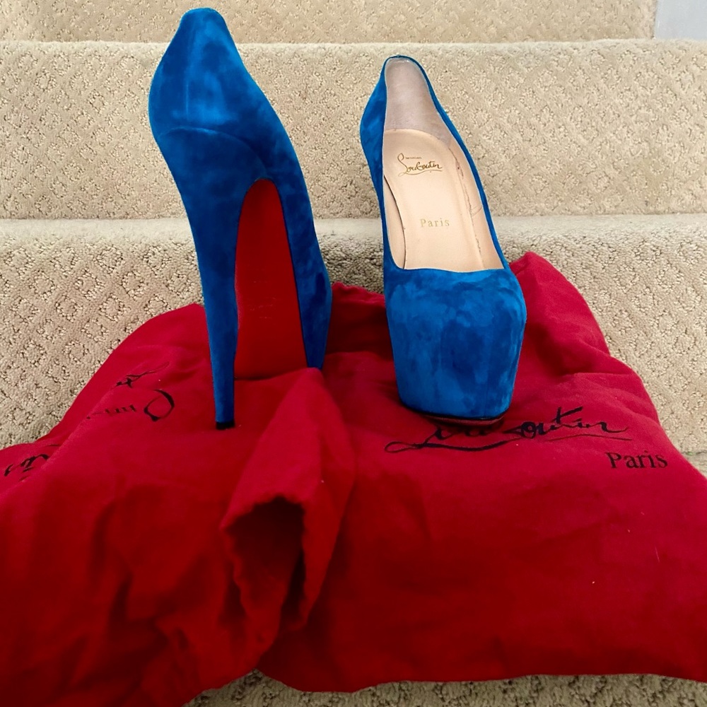 Authentic Christian louboutin daffodils suede